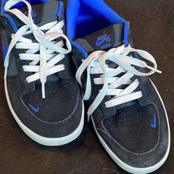 New: Men’s 8.5 Nike Skate Shoes. 