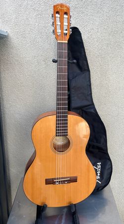 Fender ESC-105 Classical Nylon String Guitar + Fender Gig Bag