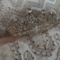 FREE- blingy 👑 Crown. New. Never Used