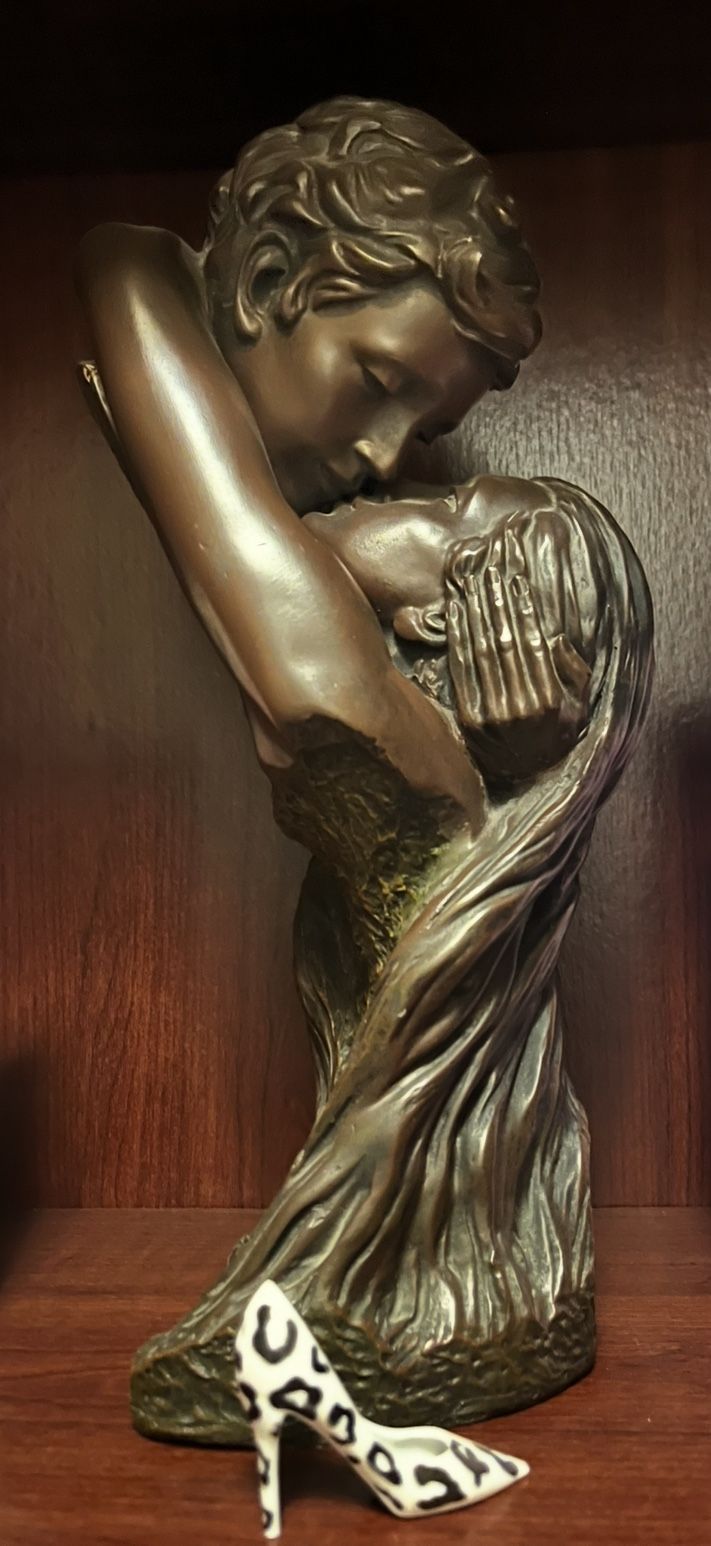 Metal Statue couple !!!!