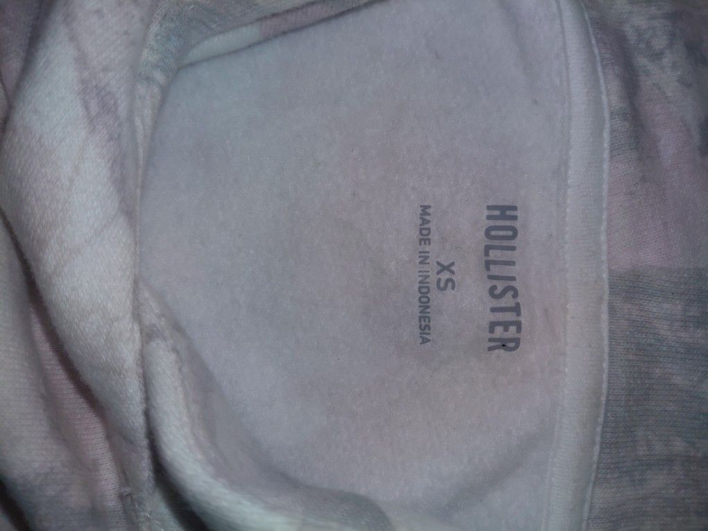 Hollister, extra small.
Hoodie