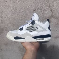 Jordan 4 “Military Black”