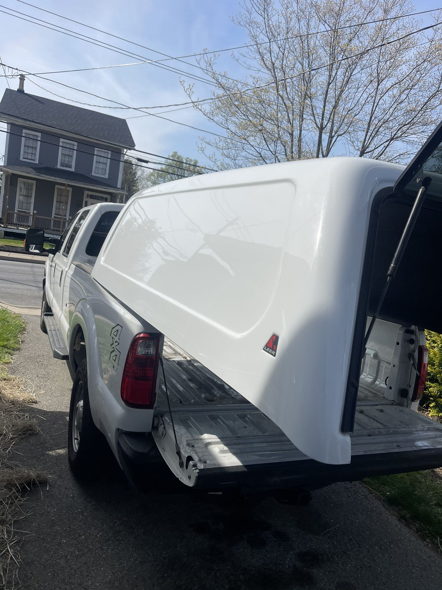 LEER Truck Bed Cover – Great Condition – Fits 8’ Bed
