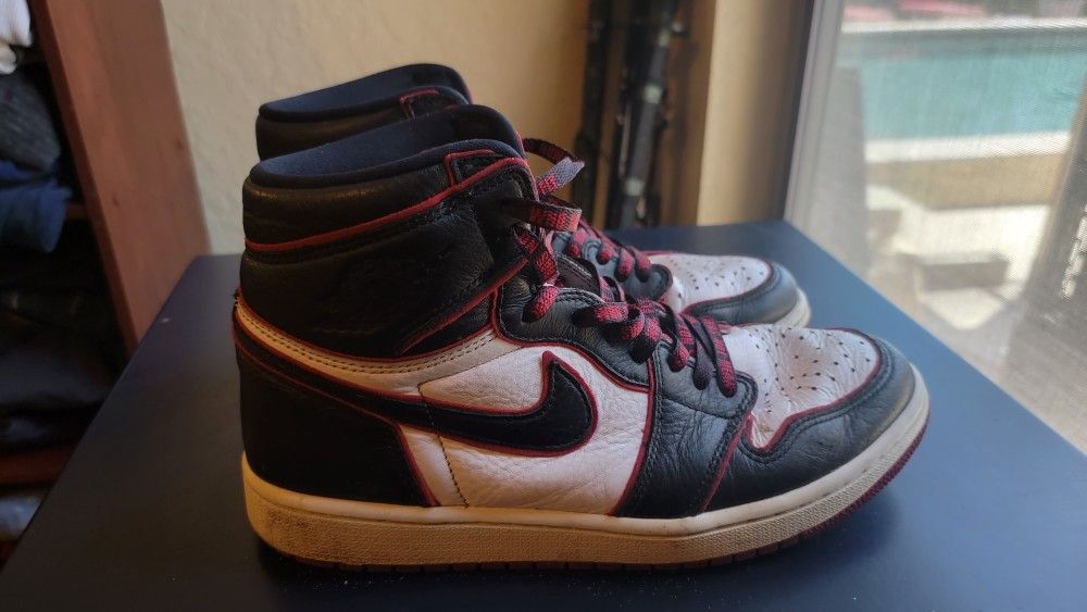 Air Jordan 1 Retro High OG 'Bloodline' size men's 9