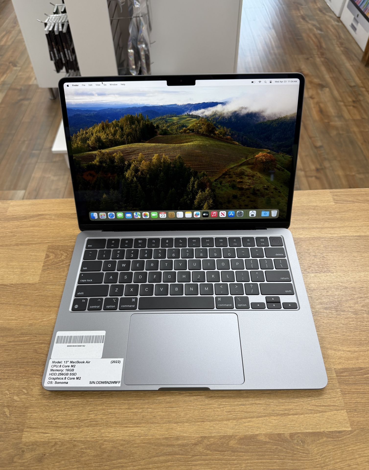 13 inch MacBook Air M2 8 Core CPU*256GB SSD*16GB RAM