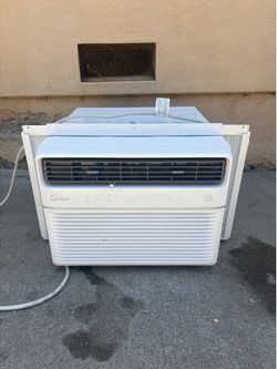 Midea 12,000 BTU Smart Window Air Conditioner (Cools up to 550 Sq Ft)