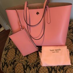 Kate Spade Leather Large &sm https://offerup.com/redirect/?o=QmFnLk5ldw==.Firm