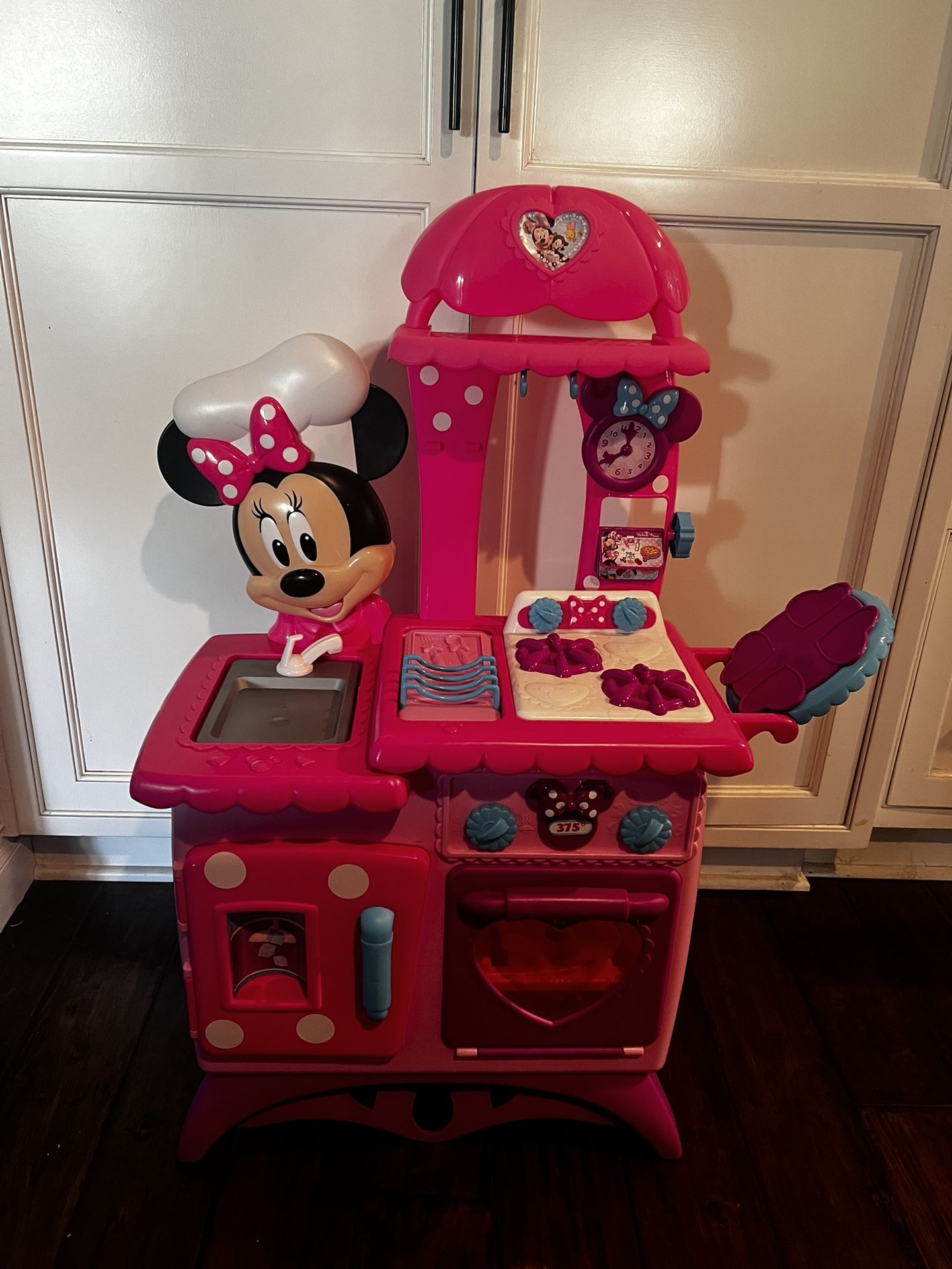 Disney Play Kitchen Minnie Mouse Flipping FUN