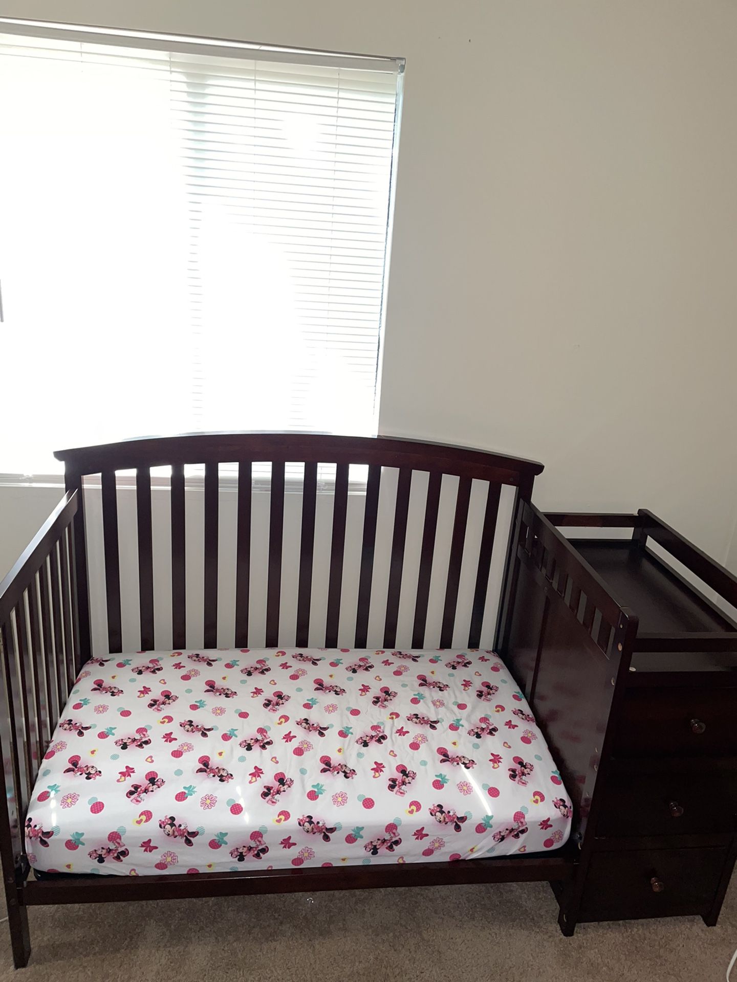 $50 Convertible crib