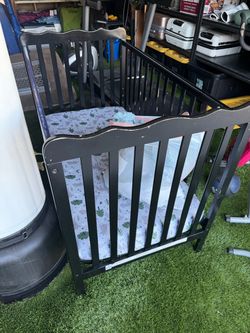 Toddler Crib With Sheets