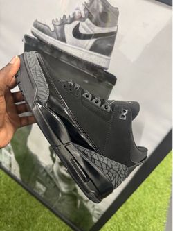 Black cat Jordan retro 3s