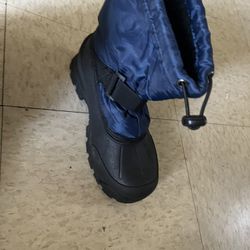 Snow Boots Size 5