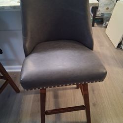 4 1year old swivel bar stool chairs