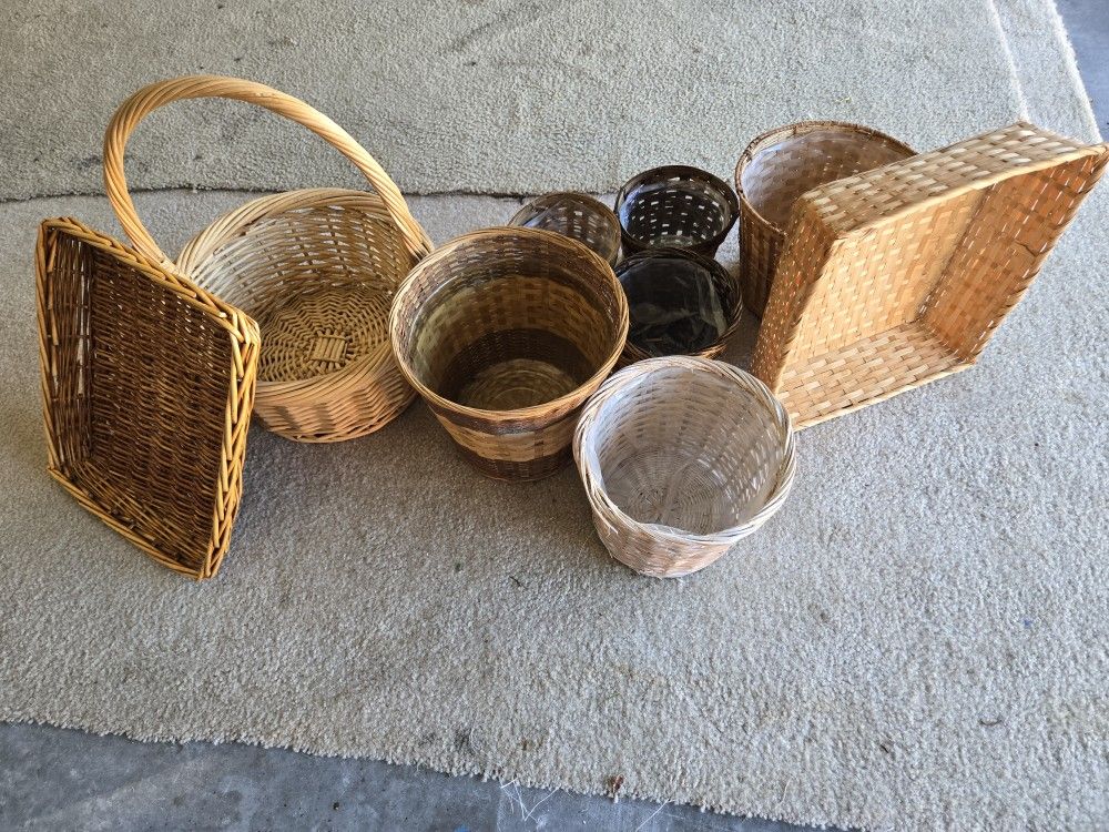 Variety of Flower Pots And Baskets 9 Total