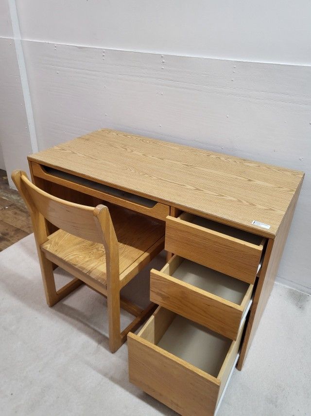 OFFICE/STUDENT DESK WITH 3 DRAWERS AND KEYBOARD DRAWER (HOME50)