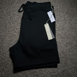Essentials shorts SIZE SMALL