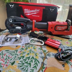 Milwaukee(( New Never Used))18V 15-Ton  Cordless FORCE LOGIC Utility Crimper. 
Tool-Only No Battery)