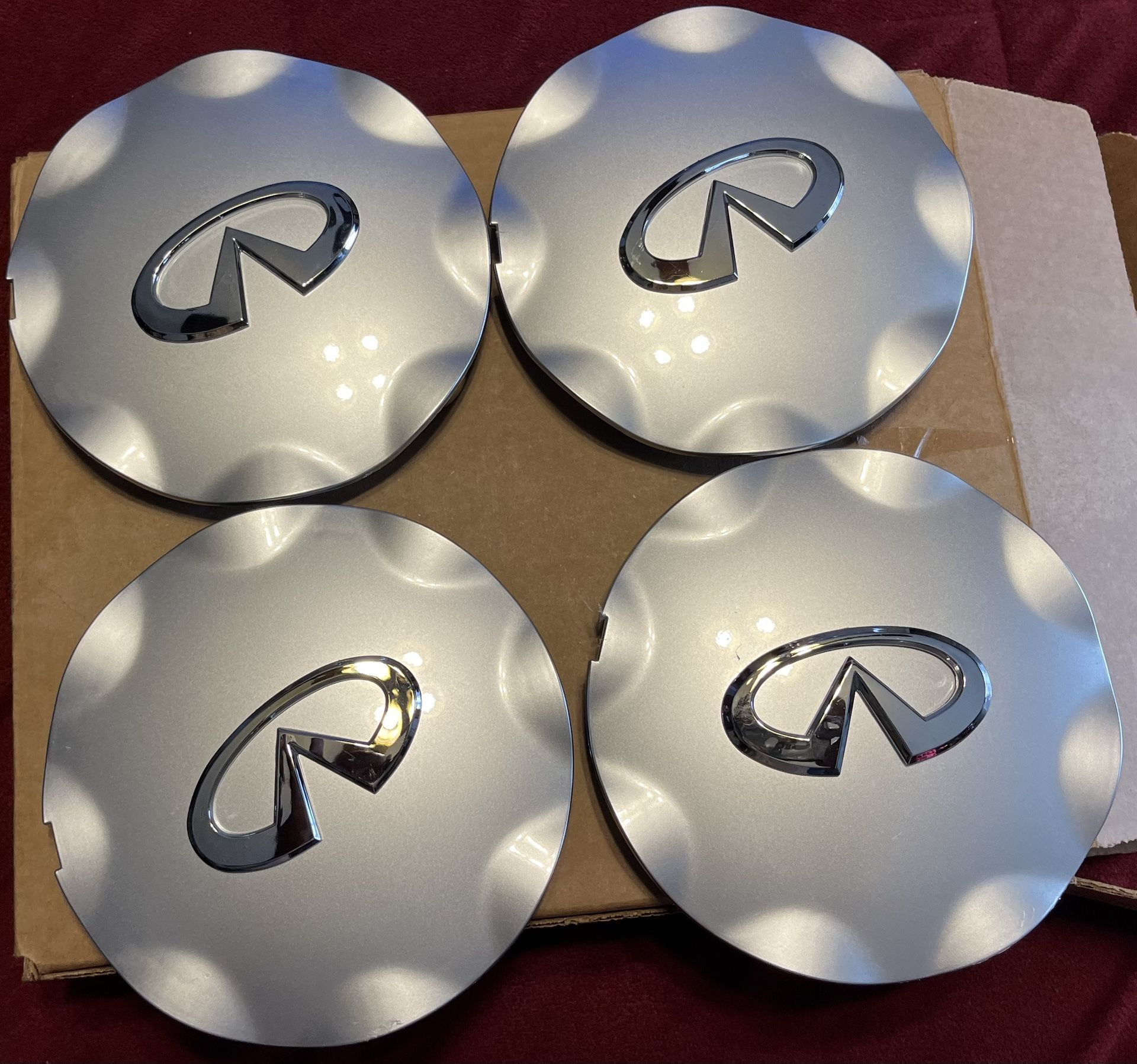 Infiniti Center Caps (2003-2008 FX35/FX45)