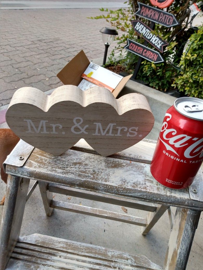 Mr And Mrs Sign