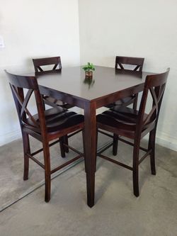 Table 4 Chairs Excellent Condition