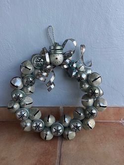 18”  VINTAGE METAL Christmas Wall Door Wreath Silver Jingle Bells…(SOME RUST)AS IS…$15