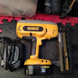 DeWalt 18v Cordless  XRP Finish Straight Nailer Model DC616