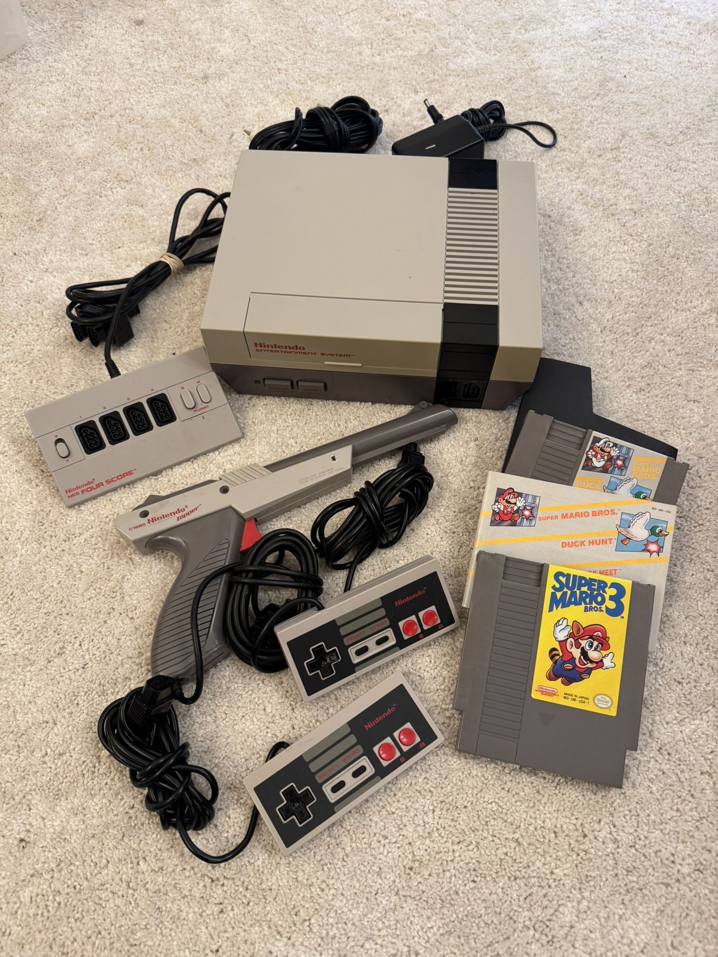 Nintendo NES Super Mario Bundle Zapper Duck Hunt