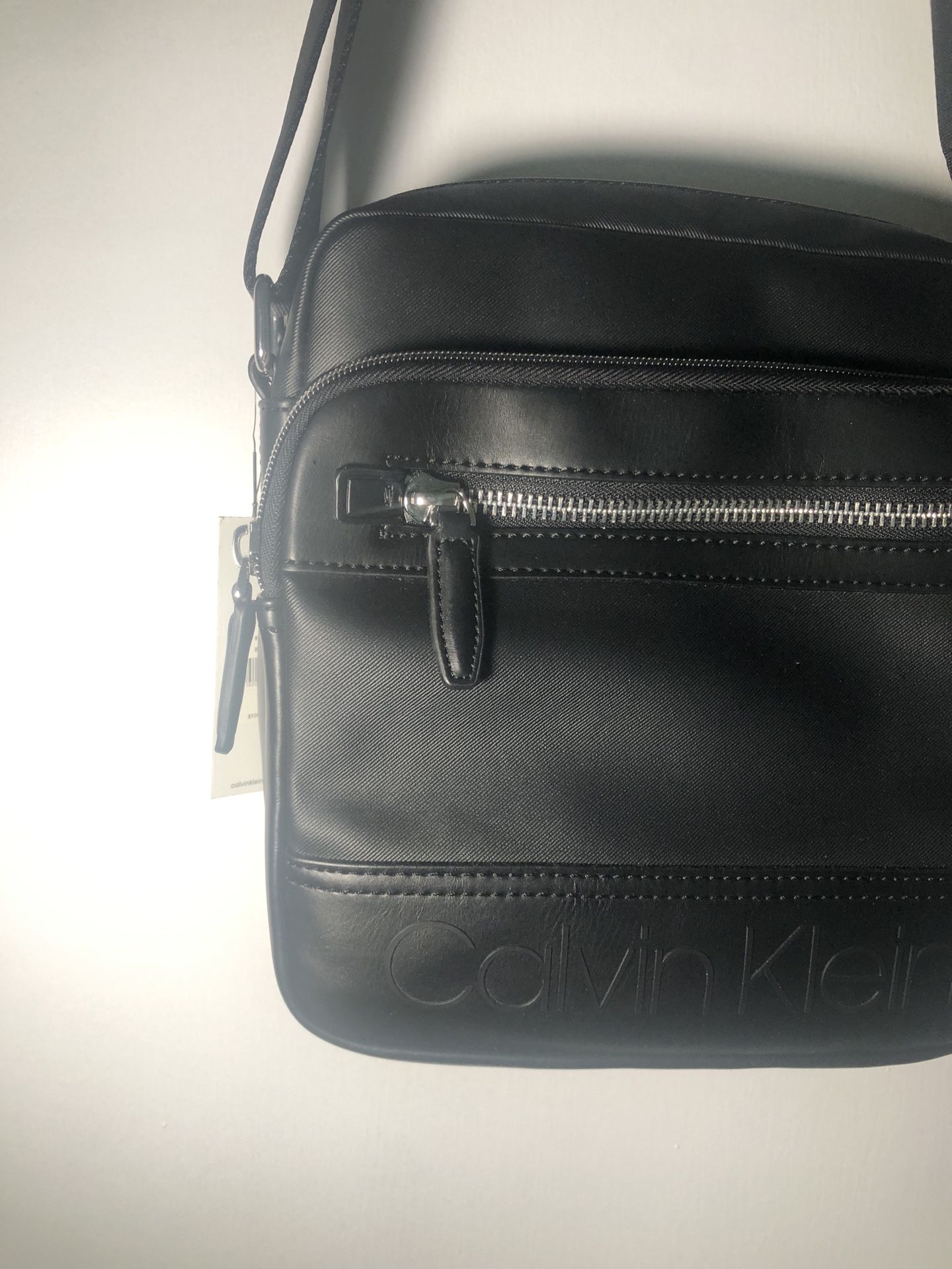 NWT Calvin Klein faux Leather MenSling Shoulder Messenger Business Crossbody Bag