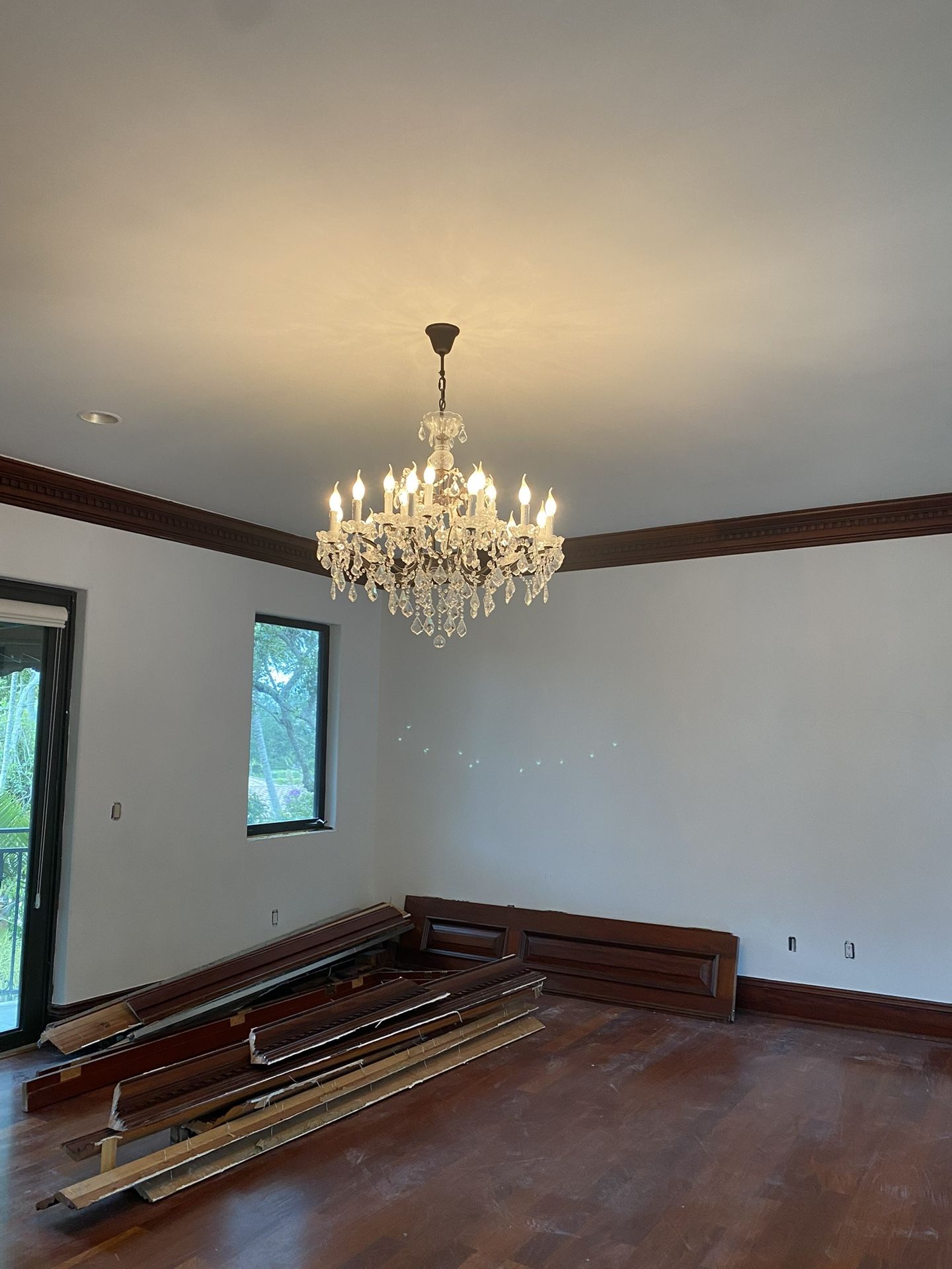 Chandelier 1
