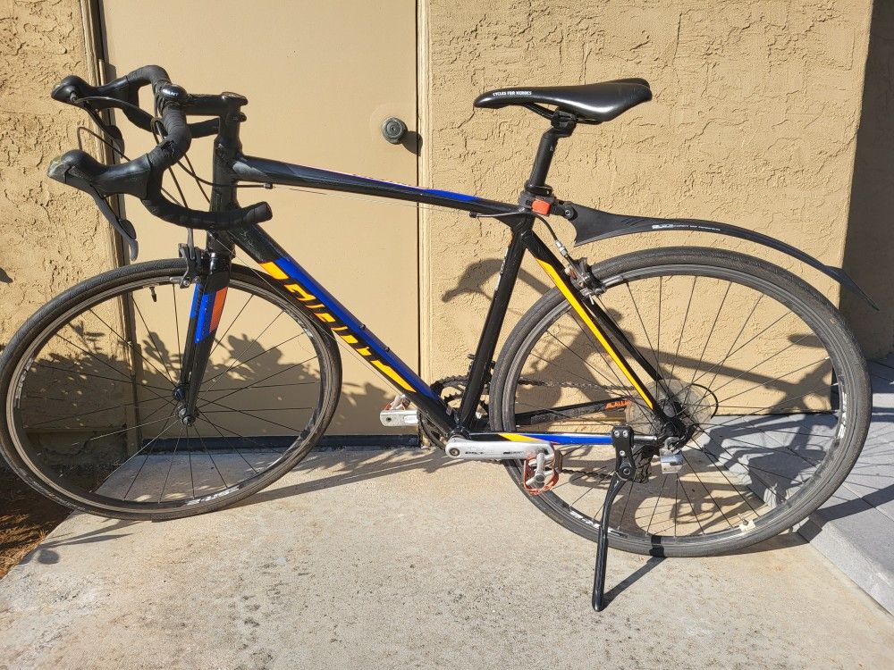 Giant Contend 3 Road Bike