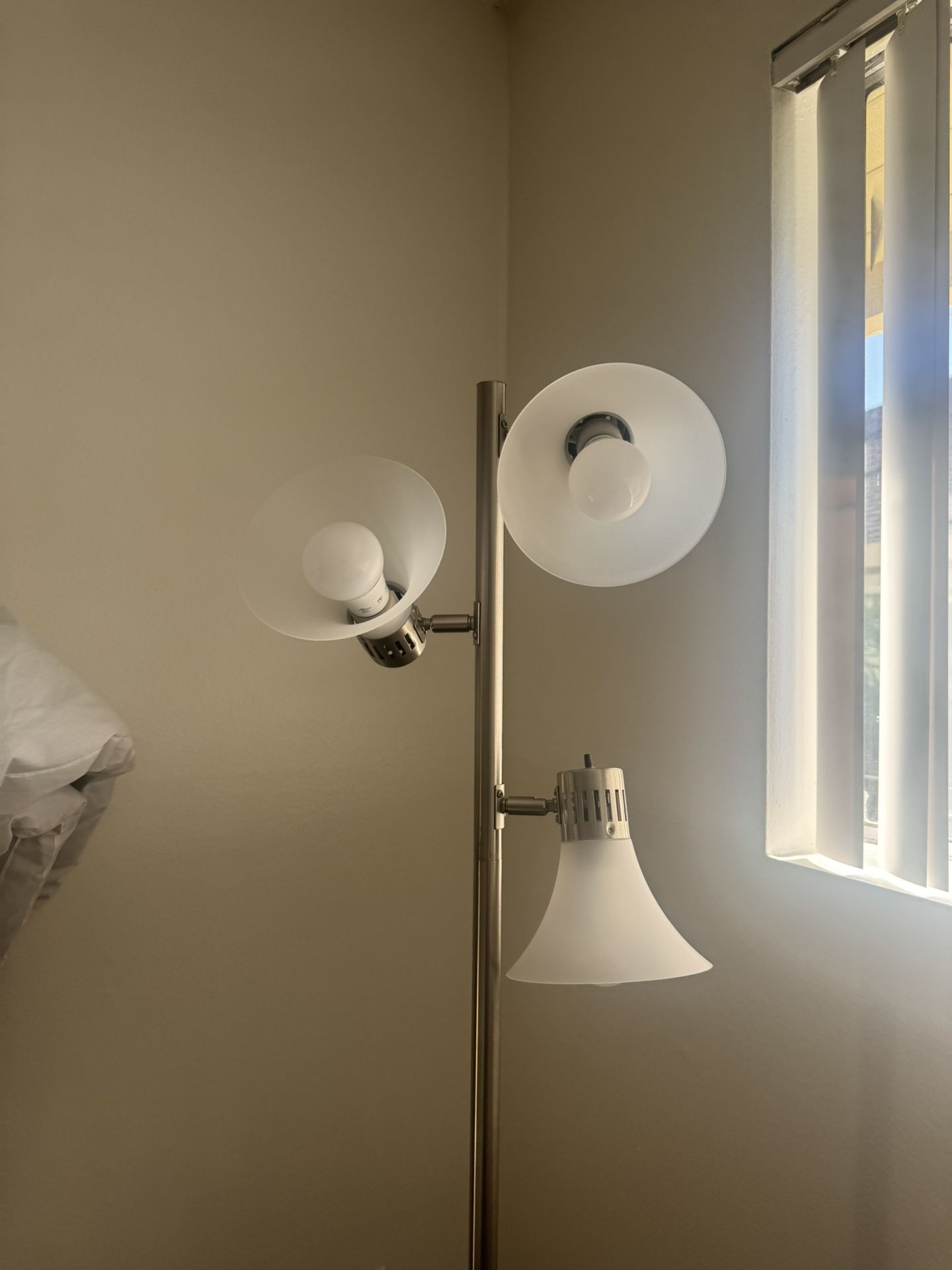 Floor lamp