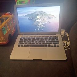 Apple MacBook Laptop 