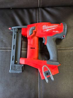 Milwaukee M18 FUEL Narrow Crown Stapler 1/4" (Tool-Only)