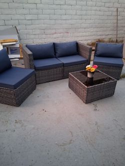 5 pieces wicker set with cushions