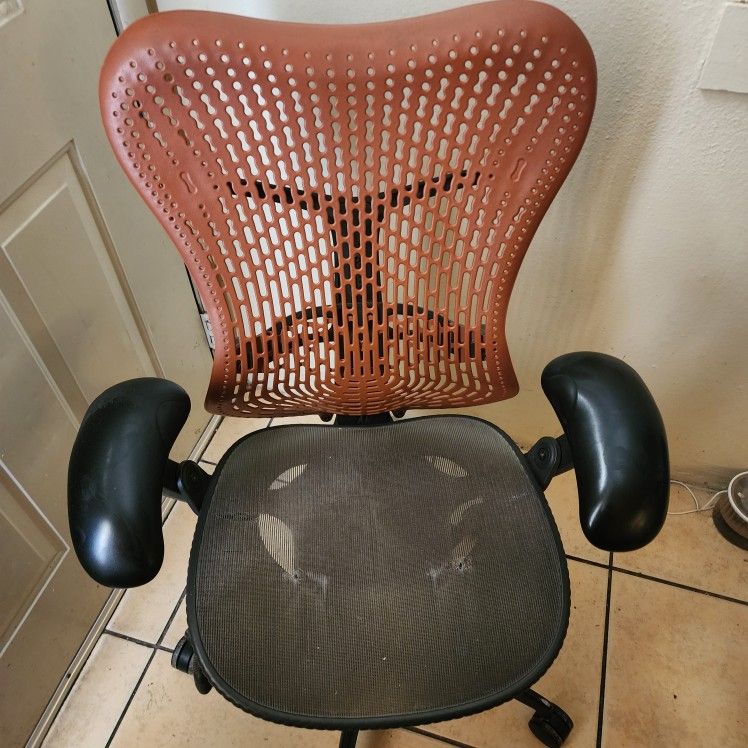 Herman Miller Mirra 1 (For Parts Or Repair)