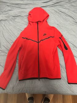 Red Nike tech set medium