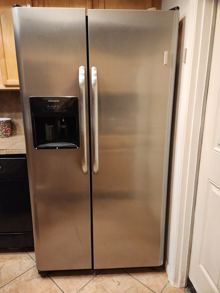 Refrigerator 