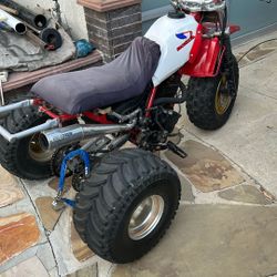 Honda  200.  3 Wheeler  