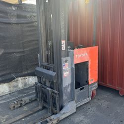 toyota reach truck forklift