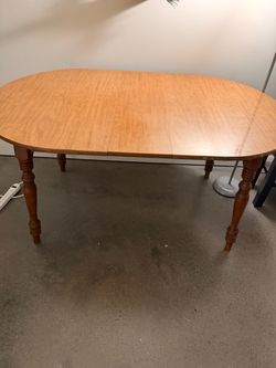 Extendable Dining Table - used