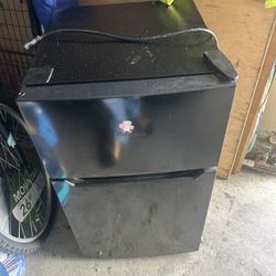 Mini Fridge 