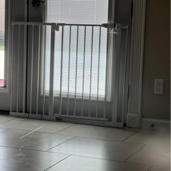 Extra Tall & Wide Pet Gate / Safety Gate - Fits Openings 29” - 42.5”