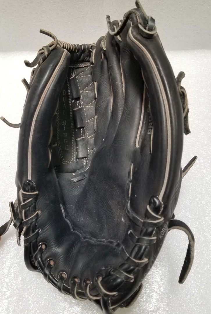 Baseball/softball Glove. Wilson Mitt, Dual Hinge Cow Hide Pro-back 