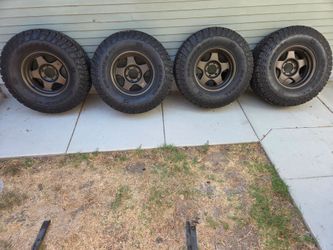 Set of 4 General Grabber LT 285/75 R 16 with Stealth Custom Series F5 wheels