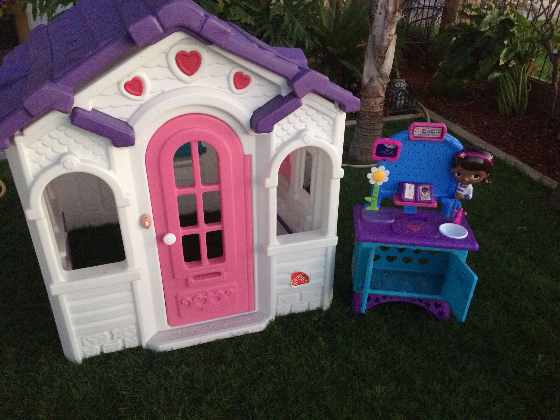 Step2 Sweetheart playhouse and Doc Mcstuffins toy vet