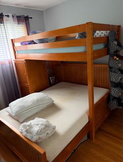 Bunk bed and 2 mattress set