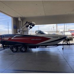 MB52 Wakesurf Boat