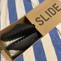 Yeezy Slides 