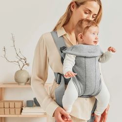 BabyBjörn Baby Carrier Mini, Light Gray, 3D Jersey | Infant Carrier (7-25 lbs), Ergonomic, Easy-to-Use