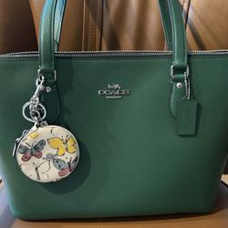 Coach CV402 Gallery Tote Emerald With Charm New